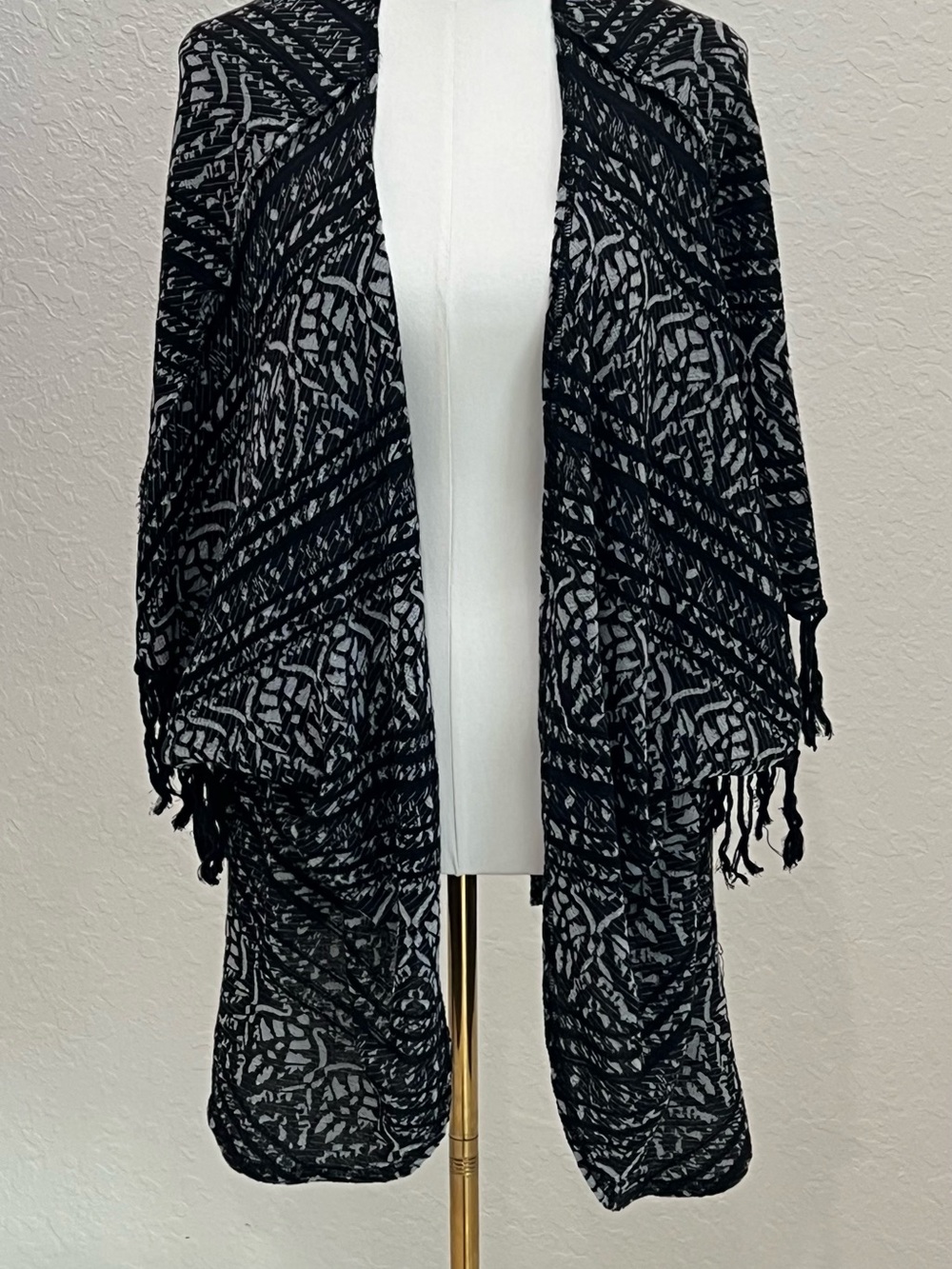 Free People Black & White Open-Front Fringe Kimono Sweater - Picture 4 of 5
